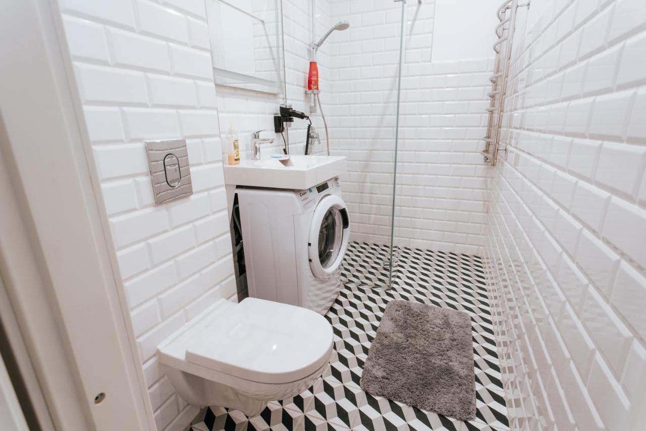 Stylish Latvian-Style Studio Apartment Near City Center, Parks, Cafes & Public Transit Riga Exterior photo