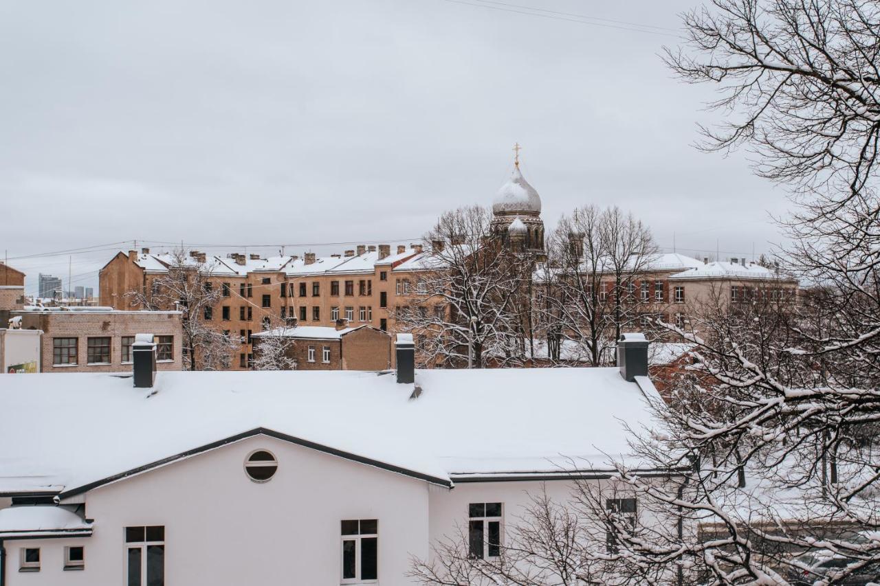 Stylish Latvian-Style Studio Apartment Near City Center, Parks, Cafes & Public Transit Riga Exterior photo
